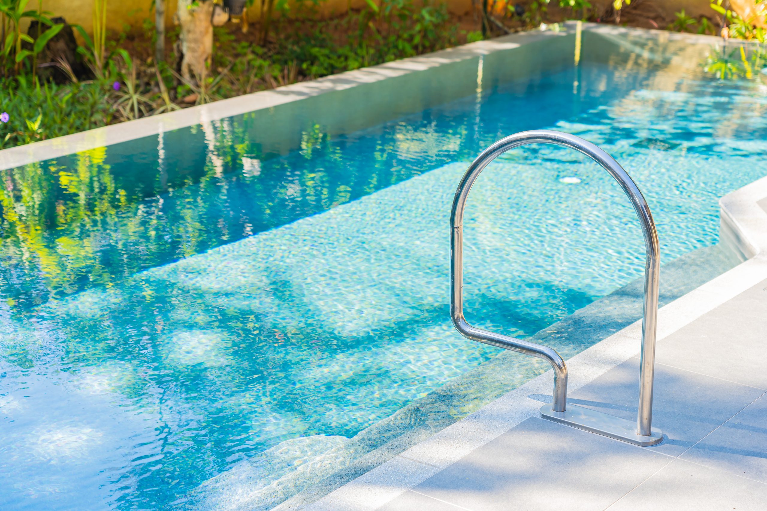 5 signs that your fibreglass pool needs resurfacing